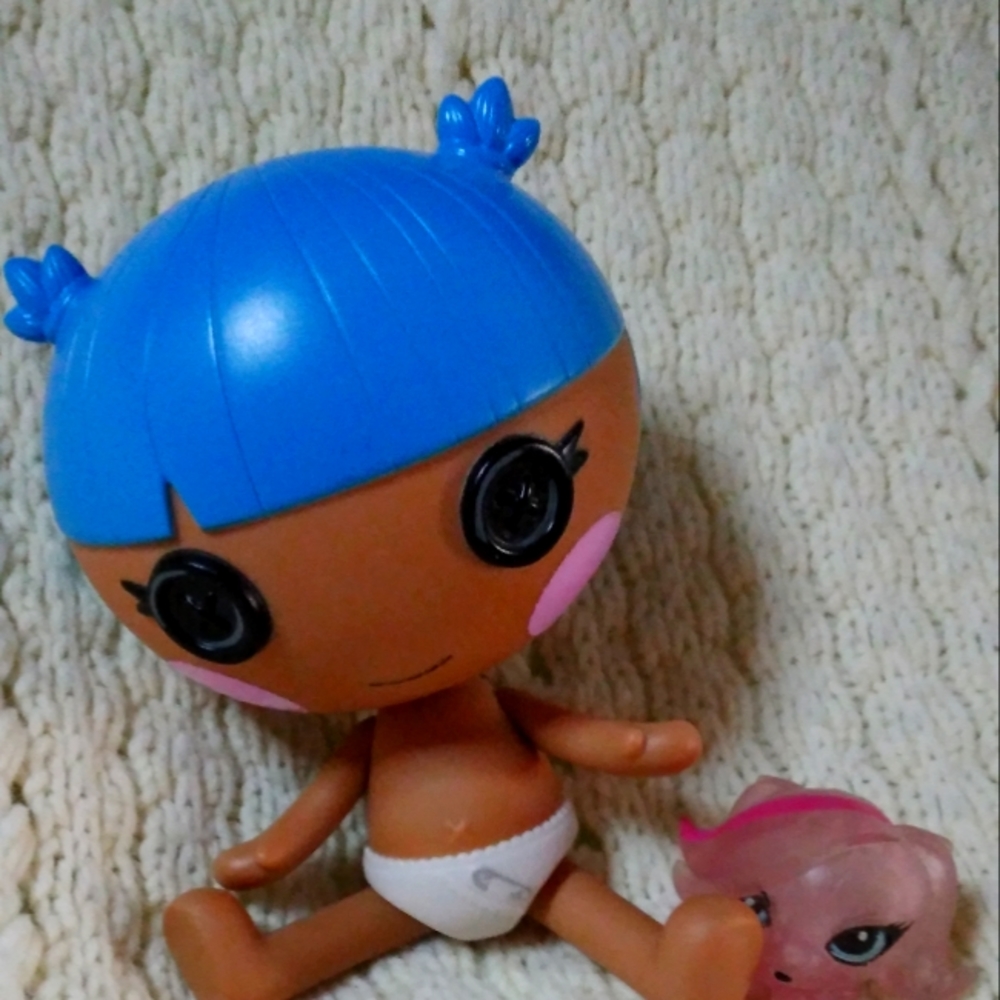 An original full size Lalaloopsy baby and her pet we love in great condition